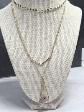 🚨3 for $15🚨 Layered Floral Pendant Necklace in Gold Tone